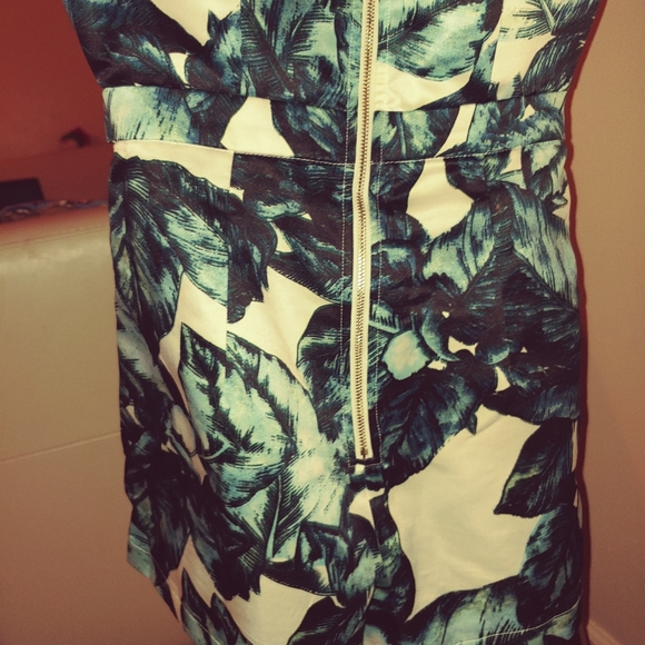 Patterned Romper - Picture 2 of 5